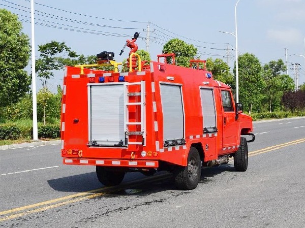 蓝牌勇士四驱越野消防车