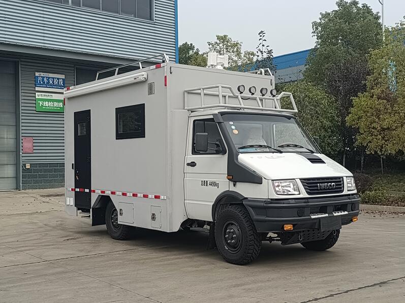 依维柯CL5040XZH6BSX型指挥车